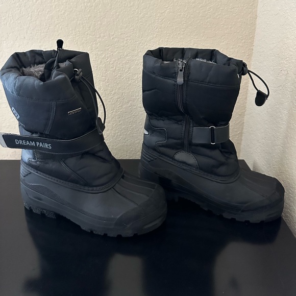 Kids’ Dream Pairs Waterproof Winter Snow Boots | Size 4 - Picture 3 of 8